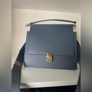 Sold  
Polene numero sept